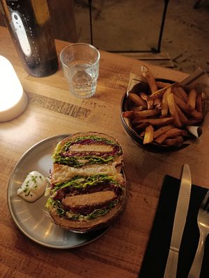  at Les Bols d'Antoine in Paris