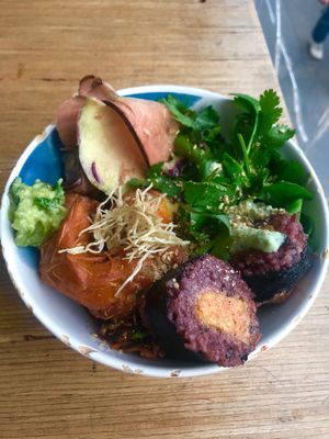 Tempura and maki bowl?❤️ at Les Bols d'Antoine in Paris