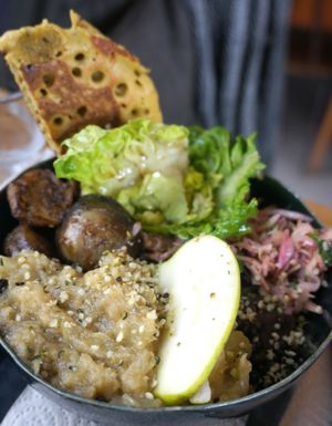 Bowl of the day at Les Bols d'Antoine in Paris