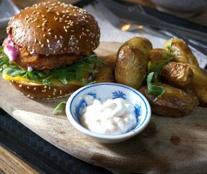 Jackfruit burger at Les Bols d'Antoine in Paris