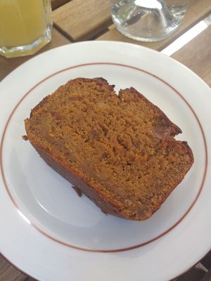 Banana bread at Les Bols d'Antoine in Paris