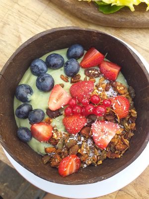 Matcha yoghurt with granola and fresh fruit at Les Bols d'Antoine in Paris