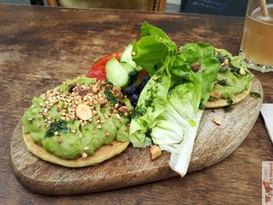 Avocado toast at Les Bols d'Antoine in Paris