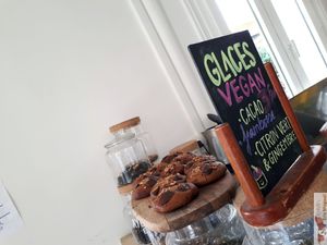 Desserts at Les Bols d'Antoine in Paris