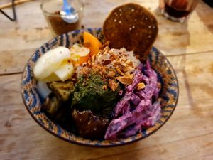 Bol froid : sarrasin aux herbes, quinoa citron, radis betteraves au tahin, houmous, aubergines, épinards, concombre, melon et amandes torréfiées at Les Bols d'Antoine in Paris