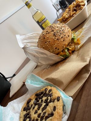 Wild Burger, Child, Cookie and Lemonade  at The Wild Note in Bordeaux