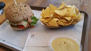 "Le Country" burger (marinated bell peppers, "american" sauce,...) 
Nachos and cheesy sauce  at The Wild Note in Bordeaux