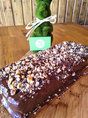 Dessert de la semaine / dessert of the week 
Marbré chocolat - vanille, nappage chocolat et noisettes caramélisées 
Chocolate vanilla marble cake, chocolate icing and hazelnut caramelize.  at The Wild Note in Bordeaux