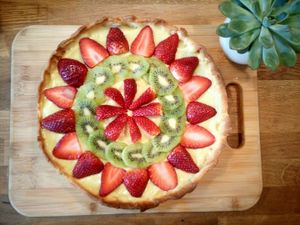 Dessert de la semaine / dessert of the week 
Tarte crème pâtissière, fraise et kiwi. 
Vanilla cream pastry pie, strawberry and kiwi. at The Wild Note in Bordeaux