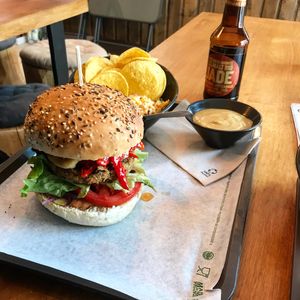 country burger at The Wild Note in Bordeaux