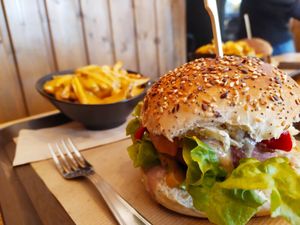 Le délicieux burger WILD 😋 at The Wild Note in Bordeaux