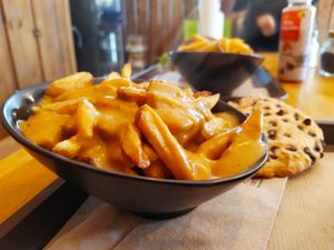 Succulentes frites au fauxmage 🥰 at The Wild Note in Bordeaux