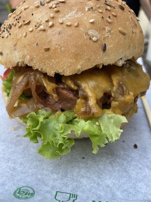 Wild Burger Beyond meat at The Wild Note in Bordeaux