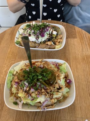 This was…. So delicious. Everything can be made vegan. Vegan cheeses, vegan sauces. Loved it 👏🏼 pretty big meal, so make sure to come hungry 😄👏🏼 at Erdapfel in Hamburg