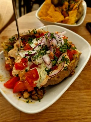 Chickpea masala loaded potato at Erdapfel in Hamburg