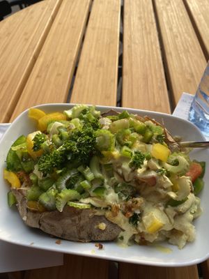 Curry Loaded Potato Made Vegan  at Erdapfel in Hamburg