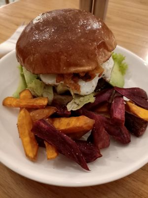 Breakfast burger at Dharma Coffee & Juice in Ubud