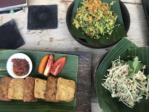 Tempe&Tahu Bacem, Lawar vegetarian, Karedok at Batan Waru in Gianyar