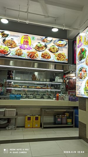 肚子饿忘了拍照😅 糙米饭QQ的，菜色也不错😋😋😋 at San De Vegetarian 三德 - Blk 747 Yishun in North Singapore