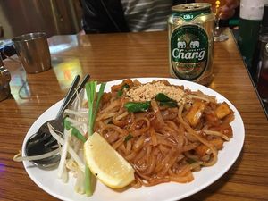 Pad Thai with beer at Keawjal in Yokohama