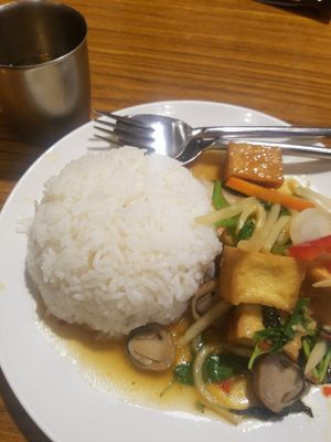 stir fried tofu with basil leaf on rice at Keawjal in Yokohama