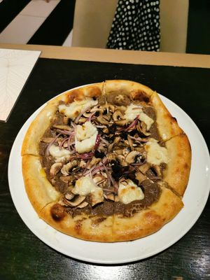 Truffle pizza at PLANTA in Miami Beach