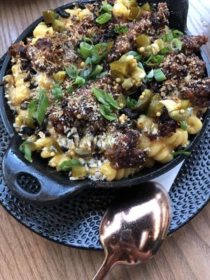 BBQ burnt ends Mac and cheese with pickled jalapeños and mushroom bacon bits🤤🤤🤤 at PLANTA in Miami Beach