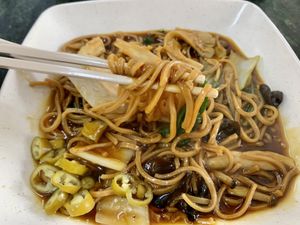 伊面 close up at Fen Xiang Vegetarian Delights 芬香素食小厨 in Central Singapore