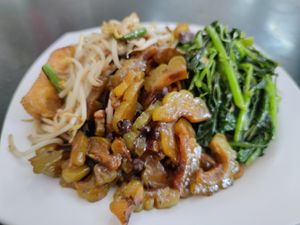 Full of vegi variety 😍😋 at Fen Xiang Vegetarian Delights 芬香素食小厨 in Central Singapore