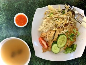 Mock chicken rice with added vegetables  at Fen Xiang Vegetarian Delights 芬香素食小厨 in Central Singapore