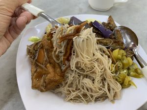 Simple mee hoon  at Fen Xiang Vegetarian Delights 芬香素食小厨 in Central Singapore