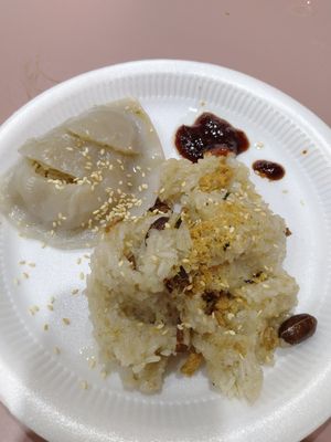 Glutinous rice $2.20 + soon kueh $1.20 at Xiang Pin Vegetarian 香品 in Northeast Singapore
