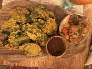 We loved the fried spinach leaves, amazing 😋 at Zest Ubud in Ubud