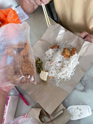 This is a empty white beehoon with no cabbage or any mocked meat but just request for Zai Er but the amount given is like  3-5 pieces and it cost $3.50. They might as well go steal at Keat Lim Vegetarian in North Singapore