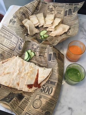 Filled flatbreads and juices at SAJ in Nice