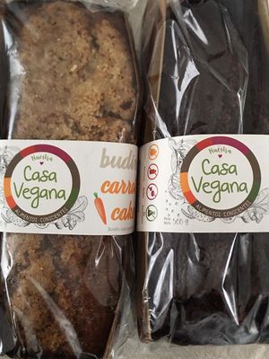 Carrot cake and cacao cake from Casa Vegana at Eneldo. at Eneldo Mercado Natural - General Las Heras in Buenos Aires