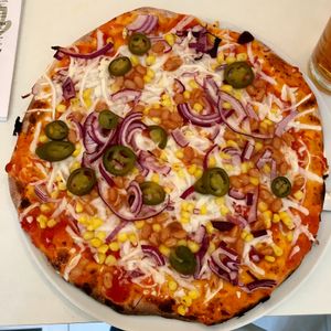 Pizza mexicana at Veganeria in Budapest