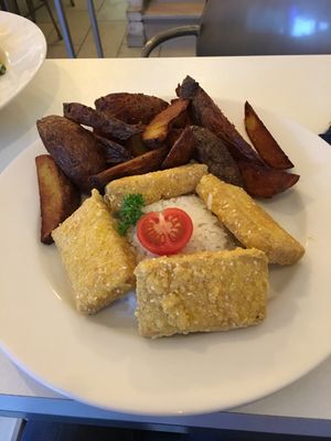Sesam-fried-tofu with steakpotatoes at Veganeria in Budapest