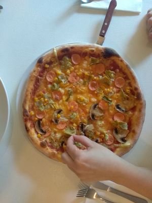 Grande pizza at Veganeria in Budapest