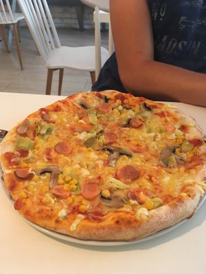 Good pizza at Veganeria in Budapest