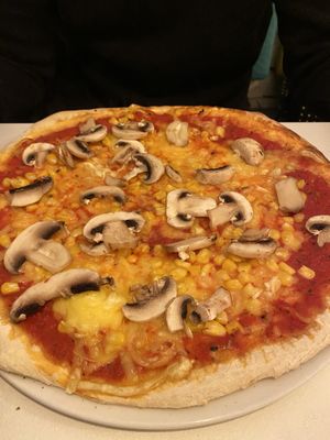Pizza at Veganeria in Budapest