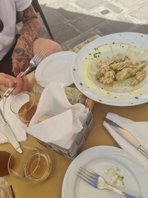 Fried artichokes with bread at Gam-Gam in Venice