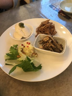 Appetizers at Nourish in Tokyo