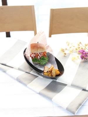 Vegan burger at Nourish in Tokyo