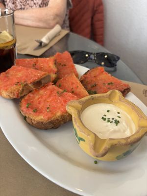 Bread with tomatoes   at Vegetalia in Fuengirola