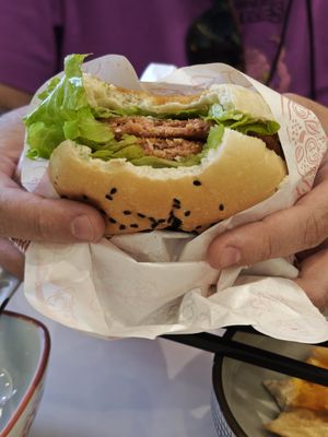 Beef burger at Wutai Yun in Beijing