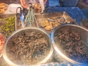 Dishes available at Ru Yi 如意素食 - Telok Blangah Cres in Central Singapore