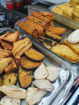 Fried stuff ~ at San Yuan Zhai 三元斋 in West Singapore