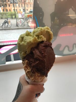 Avocado, chocolate and hazelnuts ice cream at StikkiNikki - Mariatorget in Stockholm