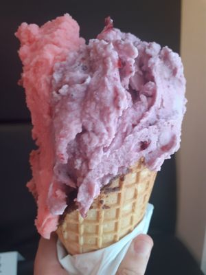 Cherry berry and pink lemonade at StikkiNikki - Mariatorget in Stockholm